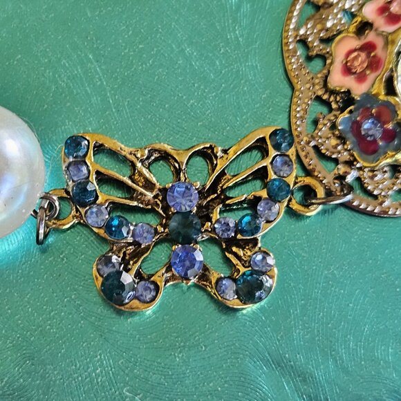 🦋🌺Butterfly Floral Necklace NWOT🪻🐛🌺🦋 - Picture 9 of 11
